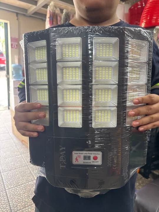 INS Lámpara solar 3,000 con sensor panel pegado